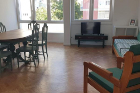 5min walk to Subway & 10min drive to Airport